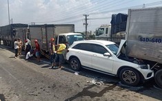 Bình Tân: 12 xe tông dồn toa trên Quốc lộ 1, dân mạng xót xa cho xe Mercedes-Benz GLC