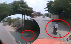 Video: Chạy xe máy tốc độ cao tông vào đuôi xe tải, thanh niên nguy kịch