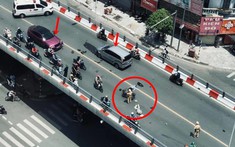 Hà Nội: Chạy xe máy vượt ẩu tông trực diện vào xe Toyota Innova rồi va quẹt vào xe BMW, 2 thanh niên bất tỉnh tại chỗ