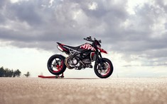 Ducati ra mắt Hypermotard 950 RVE với bộ tem tuyệt đẹp như xe Concept