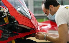 Cận cảnh chiếc Ducati Panigale V4 R đồ chơi tỷ lệ 1:1 khiến người xem muốn mua ngay