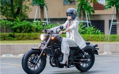 Hoa hậu H'Hen Niê "tậu" xe mô tô phân khối lớn vô cùng cá tính