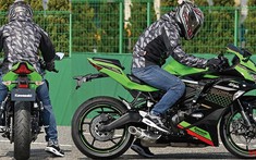 Tư thế ngồi xe Kawasaki ZX-25R bị đánh giá là lỡ cỡ vì chưa "thuần", không thoải mái