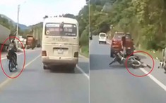 Video: Nam thanh niên đi xe máy phóng nhanh, vượt ẩu, tông trúng ô tô tại Lạng Sơn