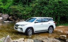 Sang tháng 6, Toyota Fortuner vẫn được giảm tới 120 triệu đồng dù đã có thông tin giảm phí trước bạ