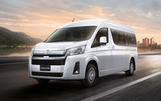 “Cá mập” Toyota Hiace 2020 chính thức “lên bờ”, lột xác toàn diện sẵn sàng quyết đấu Ford Transit