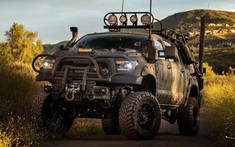 Đây chắc hẳn là chiếc Toyota Tundra 4x4 độ ngầu nhất trên đời