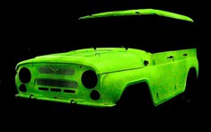 Ấn tượng trước chiếc UAZ với lớp sơn dạ quang trong bóng tối của người Nga
