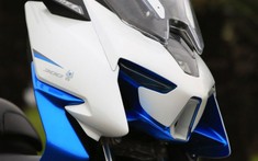 Diện kiến xe ga phân khối lớn Zontes ZT300T-M với thiết kế như Gundam