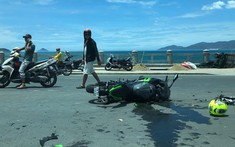 Nha Trang: "Ông Tây" điều khiển xe phân khối lớn Kawasaki Ninja 400 gặp tai nạn trên đường ven biển