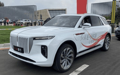 Hồng Kỳ E-HS9 - SUV điện cực sang ra mắt công chúng, lăn bánh giữa ban ngày