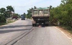 Thái Bình: Va chạm với xe ô tô tải, người phụ nữ điều khiển xe máy tử vong