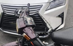Đổ đèo Tam Đảo thanh niên chạy xe máy tông vào Lexus RX