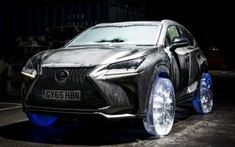 Nhìn lại quá khứ: Chiếc Lexus NX 2015 với bánh xe bằng băng độc nhất thế giới