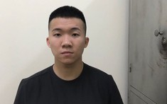 Phát hiện nam thanh niên điều khiển ô tô mang súng ngắn “dạo phố”