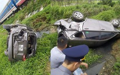 Hải Dương: Không quan sát, ô tô bị tàu hỏa đâm lật lăn xuống mương nước