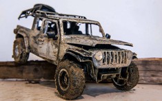 Chứng kiến YouTuber phá nát xe mô hình Jeep Wrangler rồi phục chế lại như mới