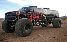 Sin City Hustler - Xe tải quái vật dài nhất thế giới với chiều dài 9,8 mét, nặng 6.800 kg, giá 1 triệu đô