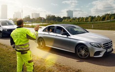 Sướng như chủ xe Mercedes-Benz, hết xăng giữa đường có ngay dịch vụ hỗ trợ 24h “cứu cánh”