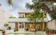Sắc vàng chanh thổi hồn cho ngôi nhà bê tông ở Mexico