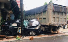 Quảng Ninh: Mazda CX-5 bẹp dúm giữa xe ben và cột điện trong vụ tai nạn khiến nhiều người thắc mắc