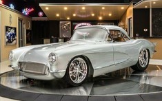 Mất tới 10.000 giờ lao động để phục chế chiếc Chevrolet Corvette 1962 đẹp long lanh này