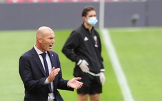 Zidane mệt vì bị nói thắng nhờ trọng tài