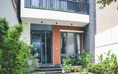 Ấn tượng nhà ống chiều dài gấp 8 lần chiều ngang, có khu vườn 50m2 giữa nhà