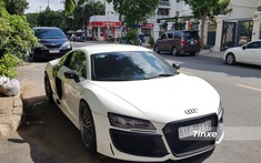 Siêu xe Audi R8 độ hơn 1,5 tỷ đồng "tắm nắng" trên đường phố Sài thành