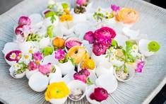 Học cách cắm hoa đơn giản, sáng tạo cho nhà thêm xinh