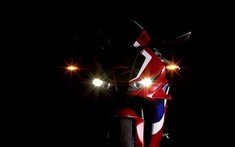 Honda CBR600RR thế hệ mới chính thức "hồi sinh" qua đoạn video khiến người xem "nổi da gà"
