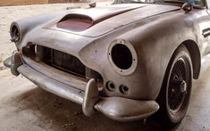 Chiếc Aston Martin DB4 còn không có đèn pha và lưới tản nhiệt này vẫn có giá hơn 16 tỷ đồng