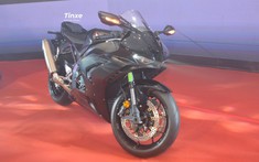 Cận cảnh siêu mô tô Honda CBR1000RR-R Fireblade mới ra mắt Việt Nam, giá lăn bánh hơn 1 tỷ đồng