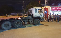 Bình Dương: Xe container ôm cua tông trúng 3 mẹ con bán vé số, một em bé 2 tuổi tử vong tại chỗ
