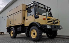 Chiếc xe cắm trại Unimog này có không gian phía sau mở cao tới 3,5 mét