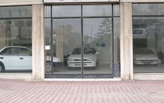 Có gì bên trong đại lý ô tô Subaru bị bỏ hoang từ giữa thập niên '90 này?
