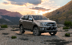 Đuối sức trong lúc chờ ra mắt bản mới, Toyota Fortuner bị Ford Everest vượt qua trong tháng 7
