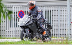 KTM RC 390 tiếp tục được chạy thử, hé lộ đầu đèn pha hoàn toàn mới