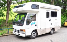 Isuzu Elf 1995 - Chiếc xe van cắm trại đáng yêu mà tiện nghi bất ngờ của người Nhật