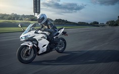 Kawasaki Ninja 400 có màu mới tại Mỹ, hấp dẫn và mạnh mẽ hơn
