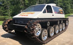 Chiếc "xe tăng" Ford Aerostar này có trang bị một cặp động cơ V8 và đang được rao bán giá 2,4 tỷ đồng
