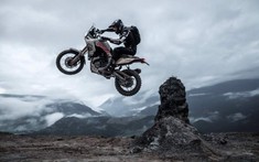 Mãn nhãn cảnh tay nài chuyên nghiệp "vần" Yamaha Tenere 700 xuyên rừng, lội suối "dễ như ăn kẹo"