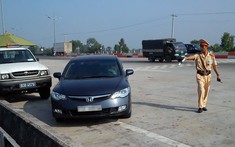 Quên mang giấy tờ xe bị phạt bao nhiêu với ô tô?