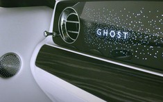 Hãng Rolls-Royce mất 2 năm và 10.000 giờ lao động để tạo ra chi tiết mới này trên Ghost 2021