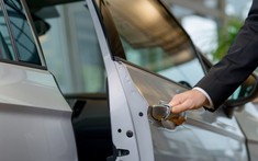 Hóa ra âm thanh êm tai khi đóng cửa xe không phải là "lẽ tự nhiên"