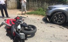 Tam Đảo: Ducati Monster 795 "gãy cổ" sau khi đâm vào Honda CR-V