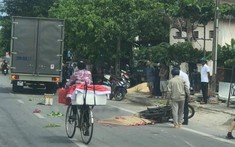Video: Va chạm với ô tô tải, người đàn ông đi xe máy tử vong tại Quảng Bình