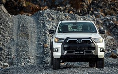 Toyota Hilux 2020: Diện mạo mạnh mẽ, trang bị ngập tràn