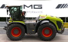 Chứng kiến "siêu máy cầy" nặng trên 17 tấn lập kỷ lục tại đường đua Địa Ngục Xanh