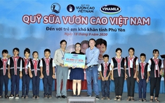 Quỹ sữa vươn cao Việt Nam và Vinamilk trao tặng 83.400 ly sữa cho trẻ em khó khăn Phú Yên